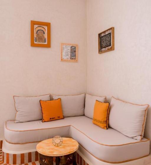 سوییت لوکس, Riad Chebbi