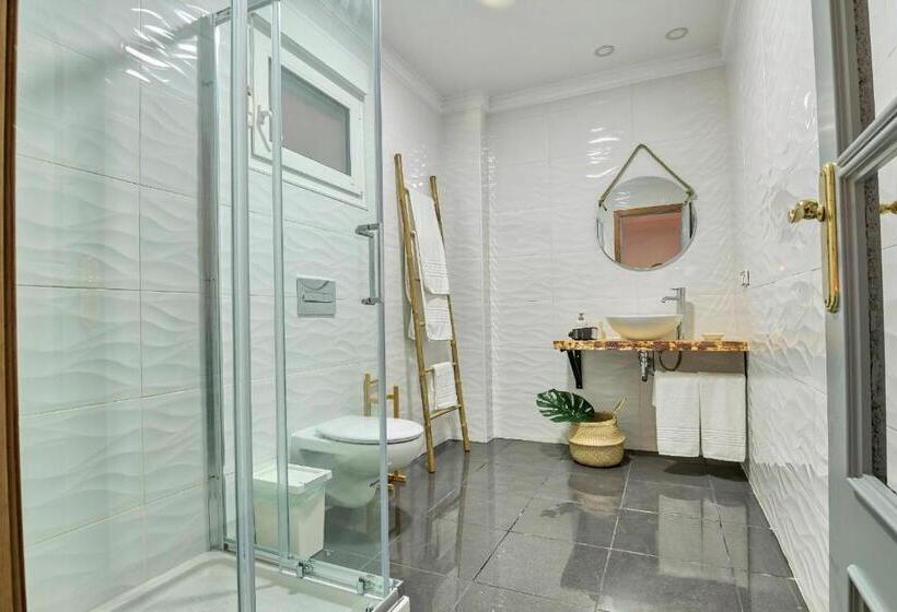 اتاق استاندارد, Roomqueo Only Adults