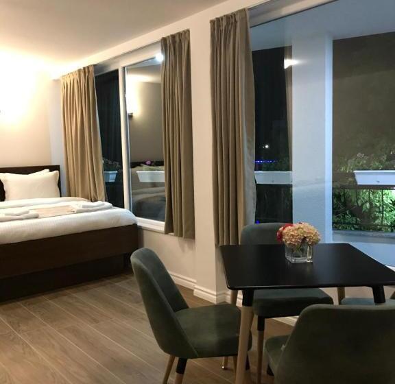 Deluxe room with river view, Seasons