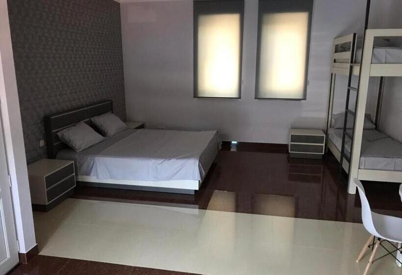 اتاق خانوادگی, Liko Hostel