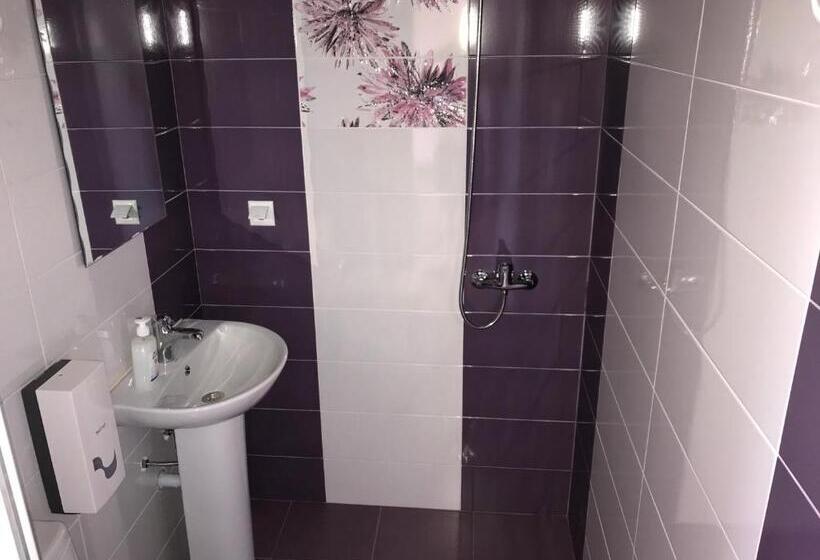 اتاق استاندارد چهار تخته, Liko Hostel