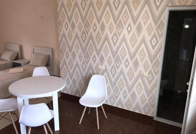 اتاق استاندارد چهار تخته, Liko Hostel