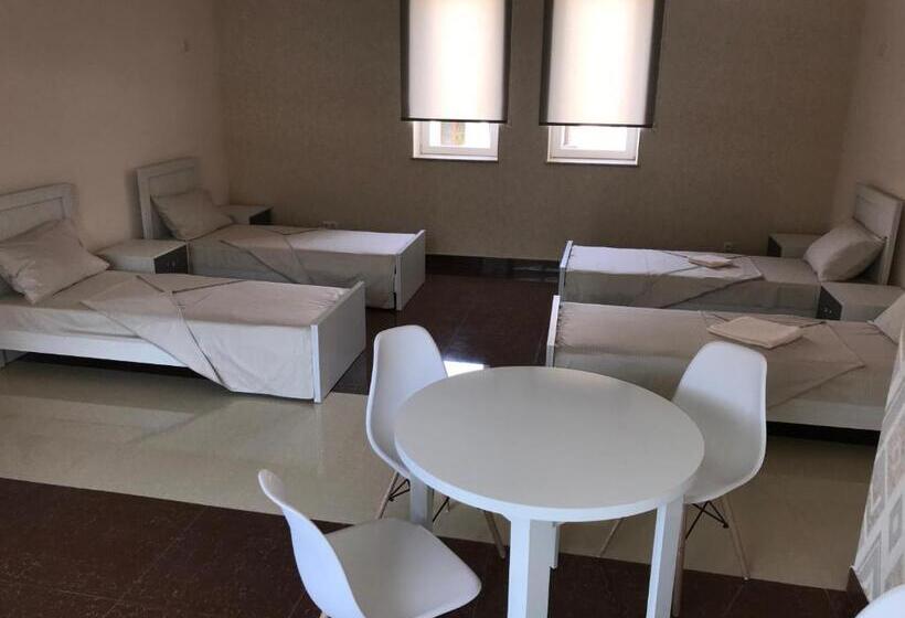 اتاق استاندارد چهار تخته, Liko Hostel