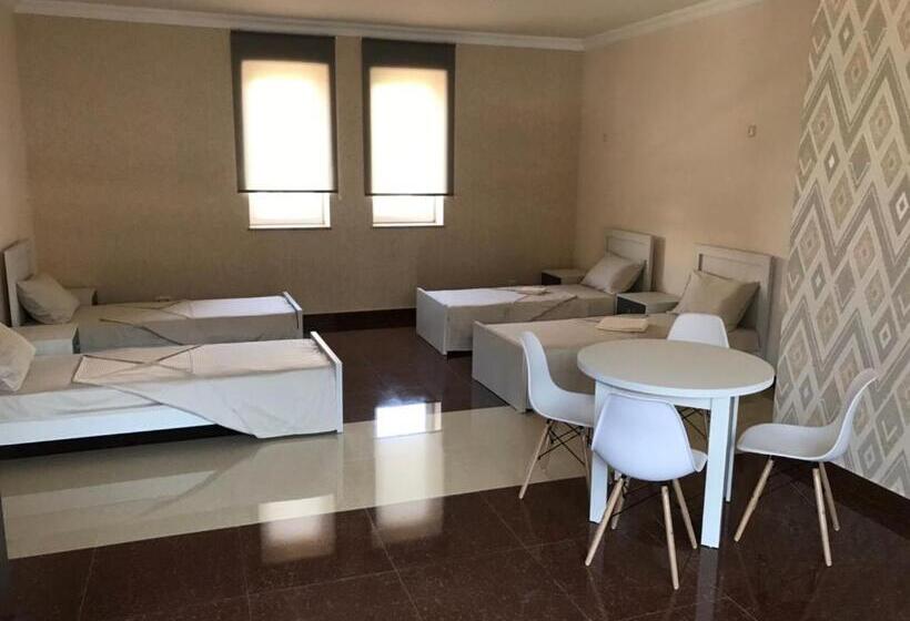 اتاق استاندارد چهار تخته, Liko Hostel