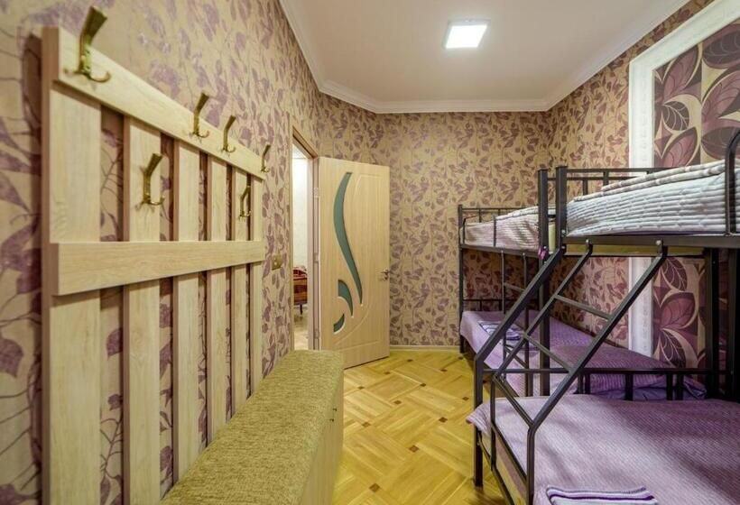 اتاق استاندارد چهار تخته, Tsera House