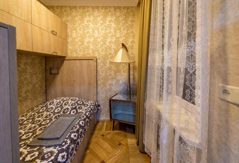 اتاق استاندارد یک نفره, Tsera House