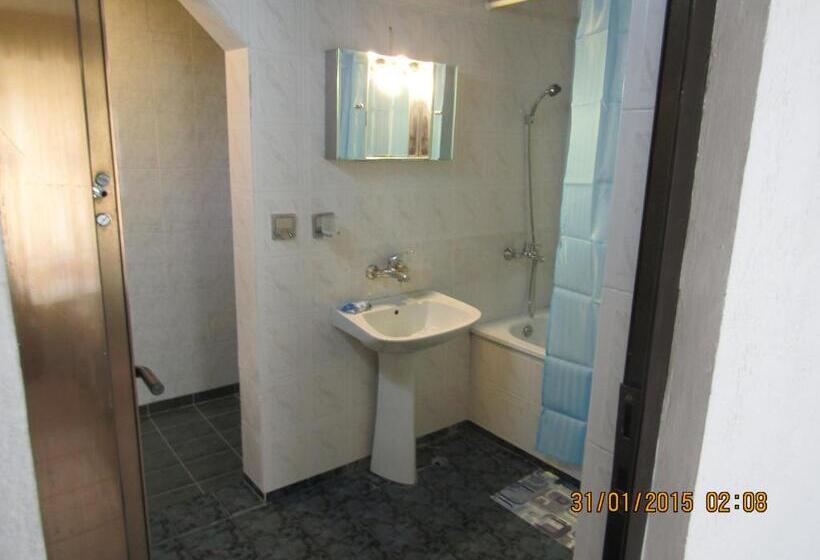 اتاق خانوادگی, Hostel Papagal