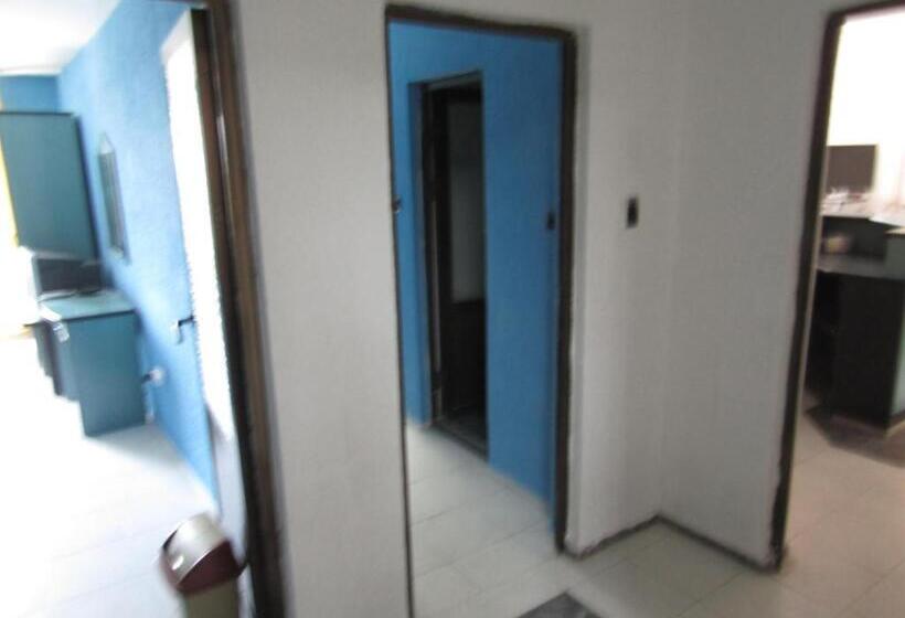 سوییت سوپریور, Hostel Papagal