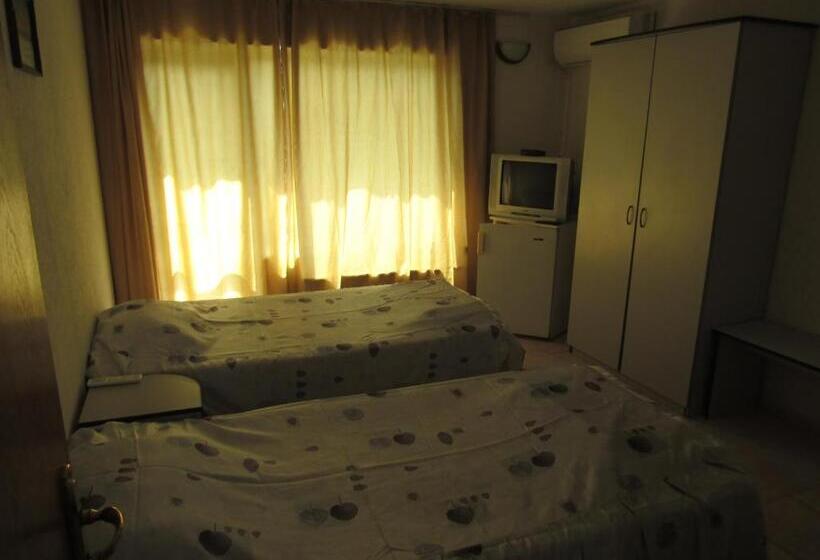اتاق استاندارد, Hostel Papagal