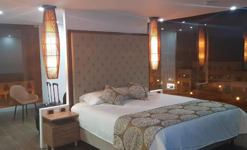 Deluxe Suite King Bed, Amiraty