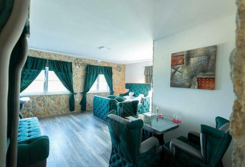 اتاق استاندارد با چشم‌انداز کوهستان, Bali Mountain Resort Montenegro