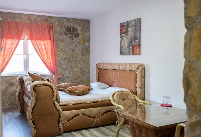 اتاق استاندارد با چشم‌انداز کوهستان, Bali Mountain Resort Montenegro