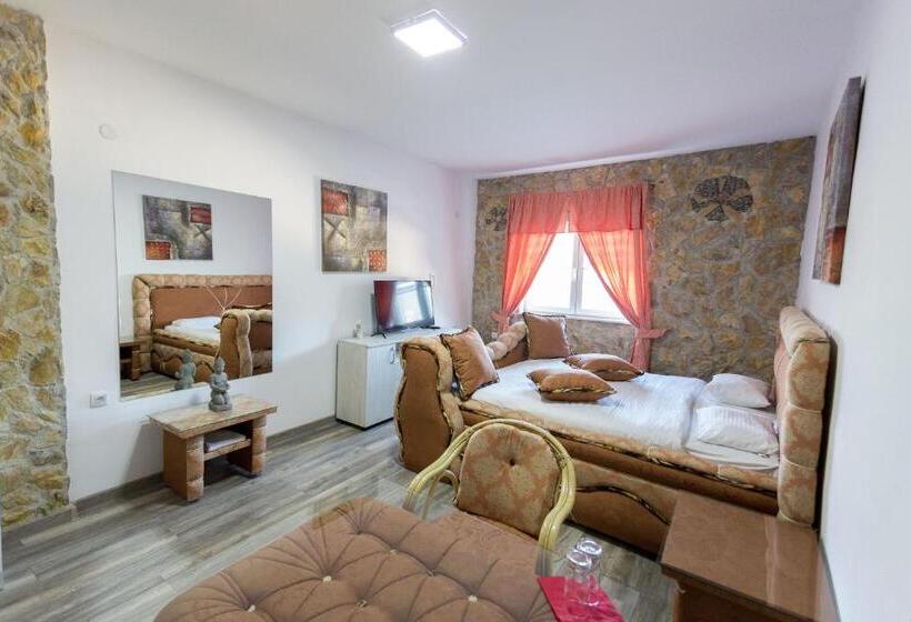 اتاق استاندارد با چشم‌انداز کوهستان, Bali Mountain Resort Montenegro