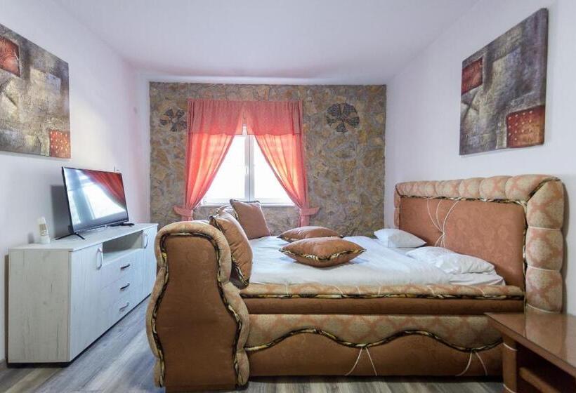 اتاق استاندارد با چشم‌انداز کوهستان, Bali Mountain Resort Montenegro