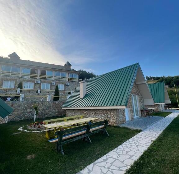 بنگله خانوادگی, Bali Mountain Resort Montenegro