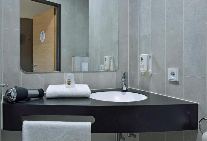 اتاق استاندارد, B&b Hotel Wien Hbf
