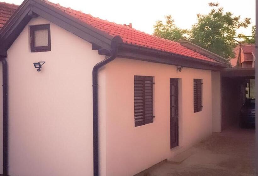 آپارتمان 1 خوابه, Balkan House