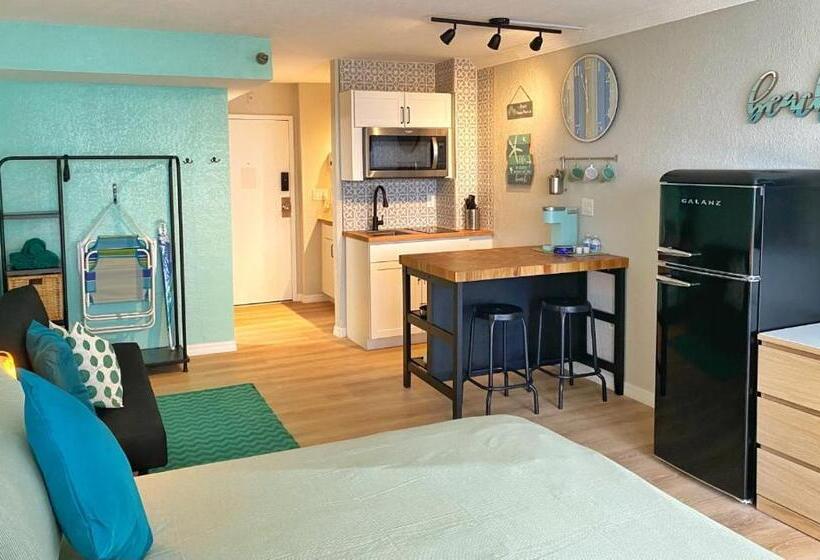 استودیو استاندارد با تخت کینگ, Castaways Resort Studios