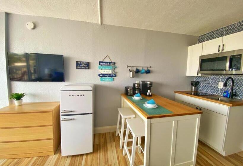 استودیوی استاندارد با چشم‌انداز دریا, Castaways Resort Studios