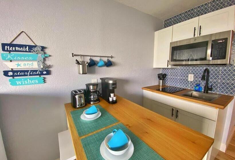 استودیوی استاندارد با چشم‌انداز دریا, Castaways Resort Studios