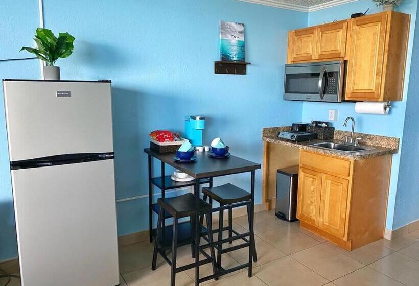 1 Bedroom Apartment Sea View, Castaways Resort Studios