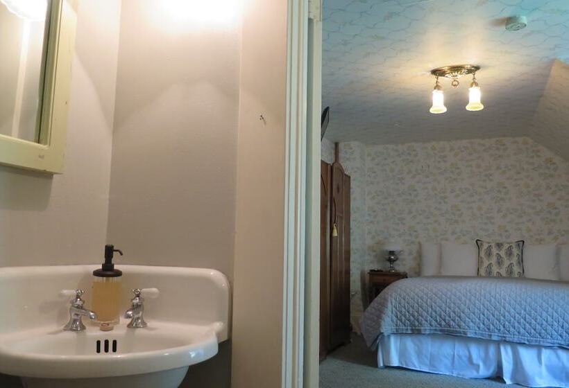 اتاق استاندارد, Calderwood Inn