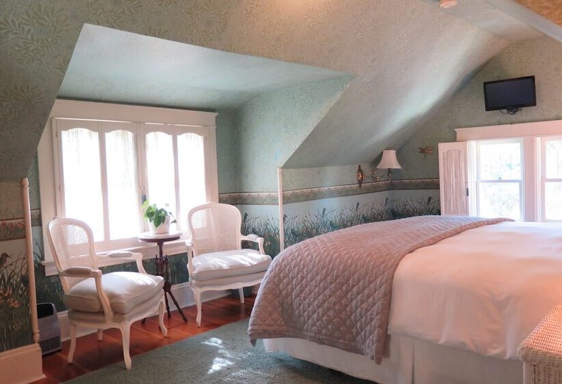 اتاق لوکس, Calderwood Inn
