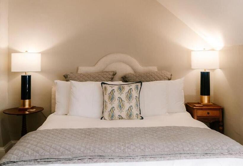اتاق استاندارد, Calderwood Inn