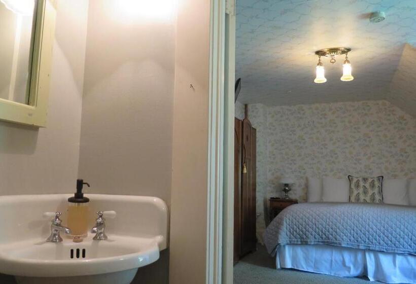 اتاق استاندارد, Calderwood Inn