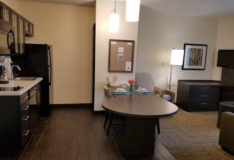 Suite Kingsize Bett, Candlewood Suites East Syracuse Carrier Circle