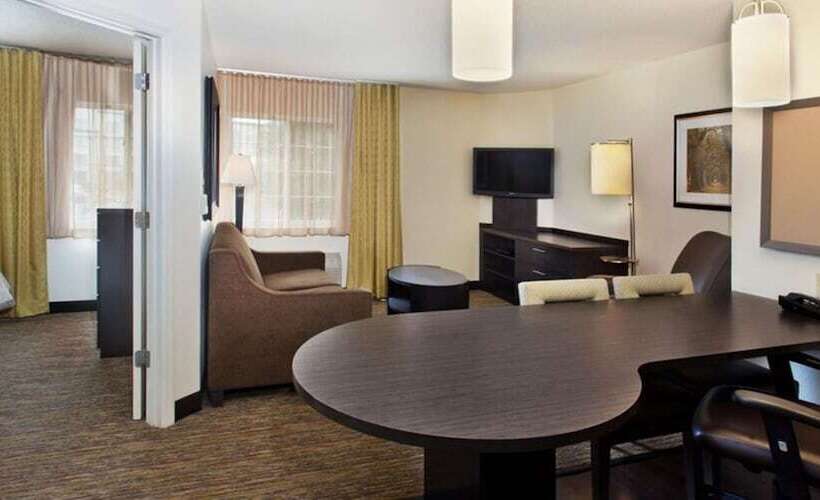 Suite Kingsize Bett, Candlewood Suites East Syracuse Carrier Circle