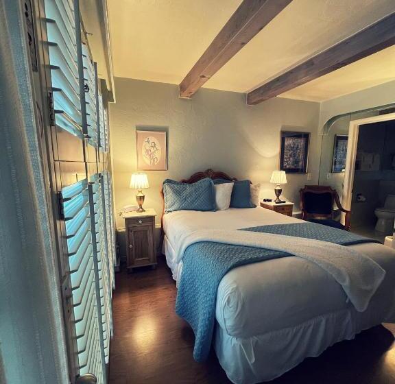 اتاق استاندارد, Carmel Garden Inn