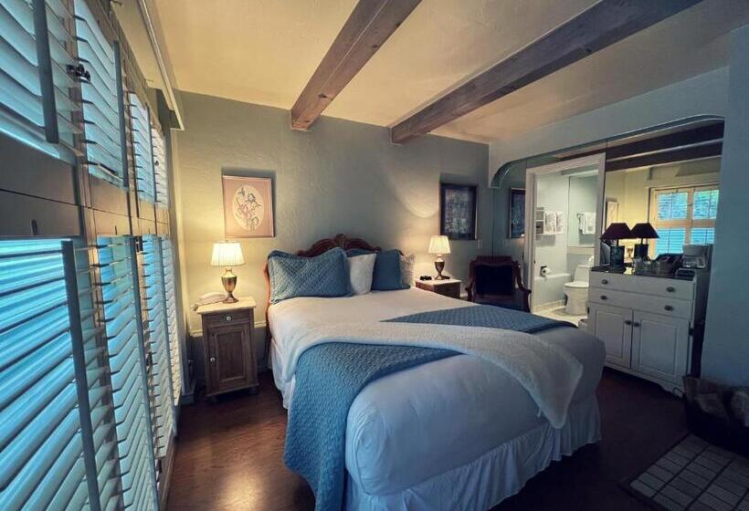 اتاق استاندارد, Carmel Garden Inn