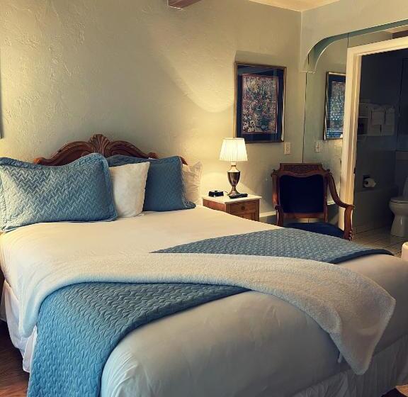 اتاق استاندارد, Carmel Garden Inn