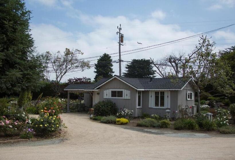 کابین, Carmel River Inn