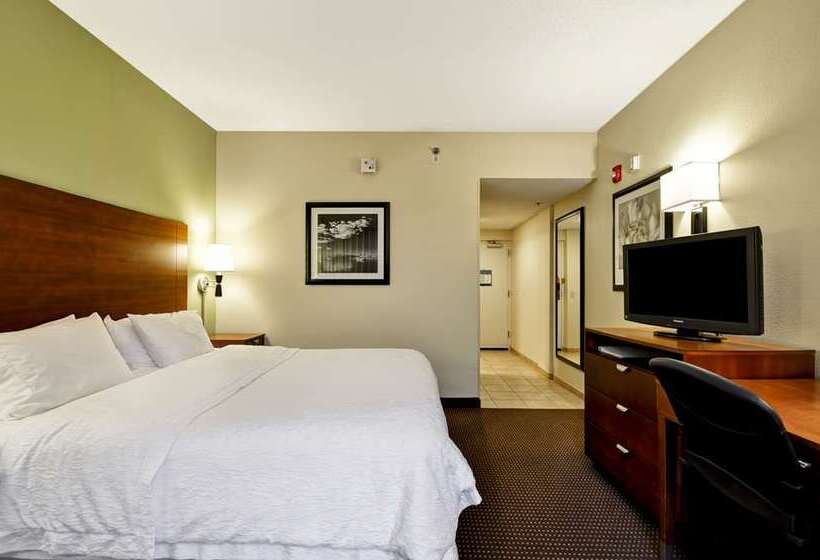 اتاق استاندارد با تخت بزرگ برای معلولان, Doubletree By Hilton Gainesville