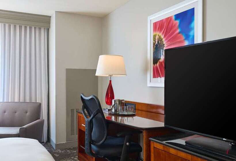 اتاق استاندارد با تخت بزرگ برای معلولان, Doubletree By Hilton Gainesville