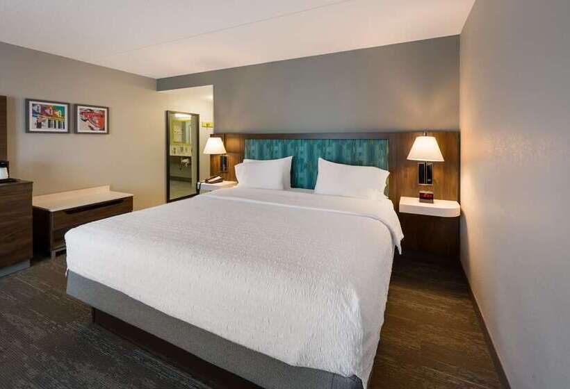 اتاق استاندارد با تخت بزرگ برای معلولان, Doubletree By Hilton Gainesville