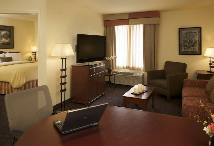 Suite Adapted for people with reduced mobility, Larkspur Landing Bellevue  An Allsuite