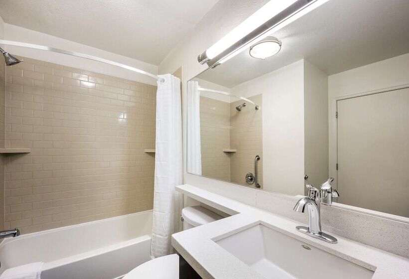 Suite Adapted for people with reduced mobility, Sonesta Simply Suites Anaheim