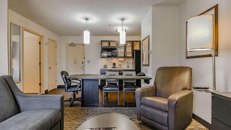 سوئیت برای معلولان, Sonesta Simply Suites Anaheim