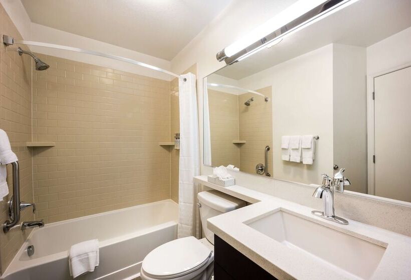 Suite Adapted for people with reduced mobility, Sonesta Simply Suites Irvine Spectrum