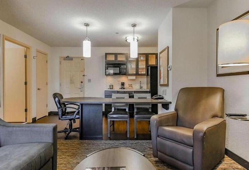 Suite Adapted for people with reduced mobility, Sonesta Simply Suites Irvine Spectrum