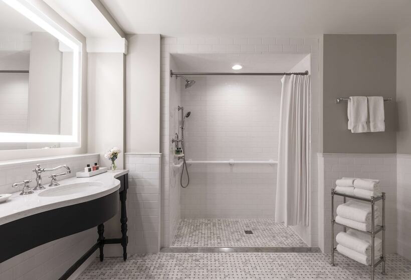 Standard Room Adapted for people with reduced mobility, The Carolina Inn, A Destination By Hyatt