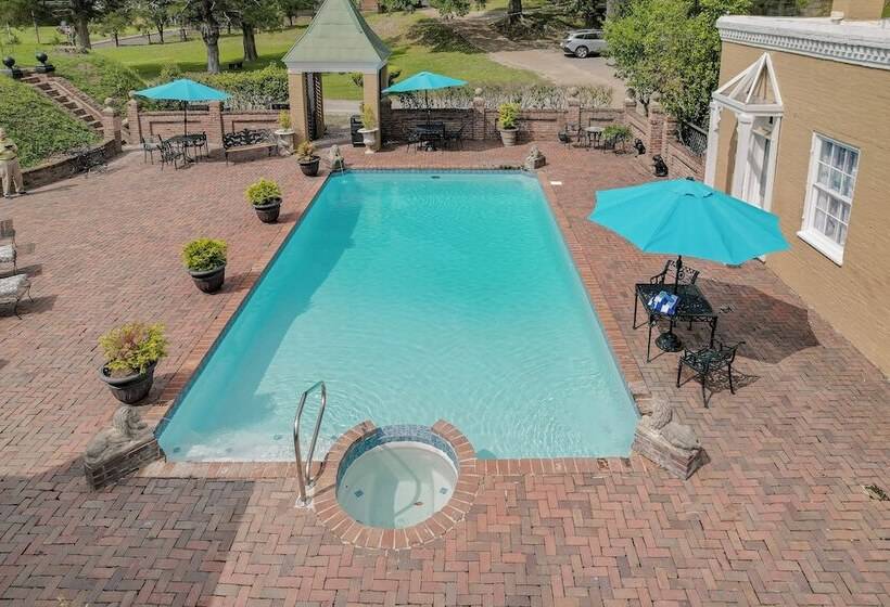 اتاق استاندارد, The Inn At Cedar Grove