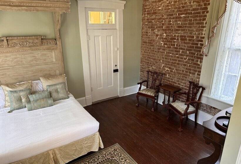 اتاق استاندارد, The Inn At Cedar Grove
