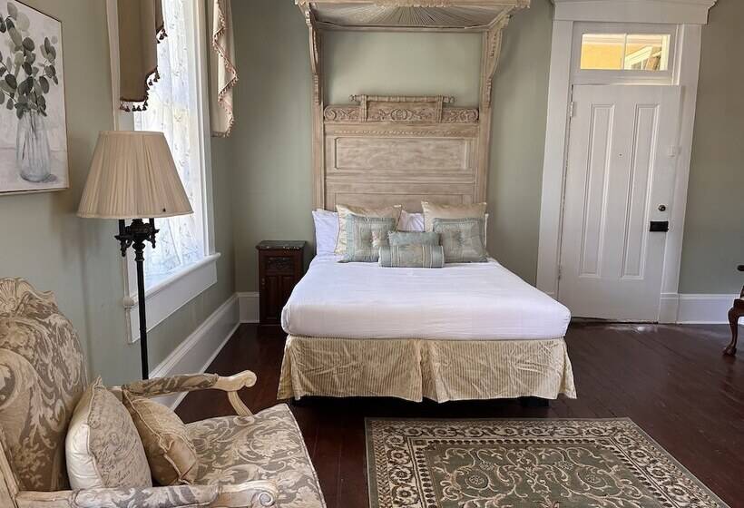 اتاق استاندارد, The Inn At Cedar Grove