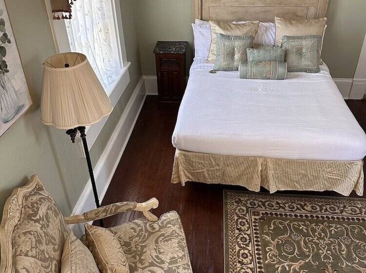 اتاق استاندارد, The Inn At Cedar Grove