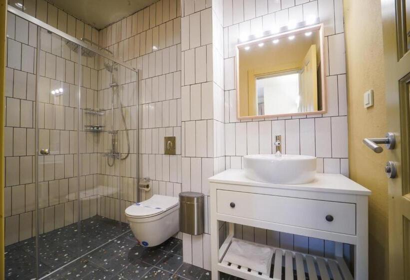 اتاق لوکس با بالکن, Bono Hotel Old Town