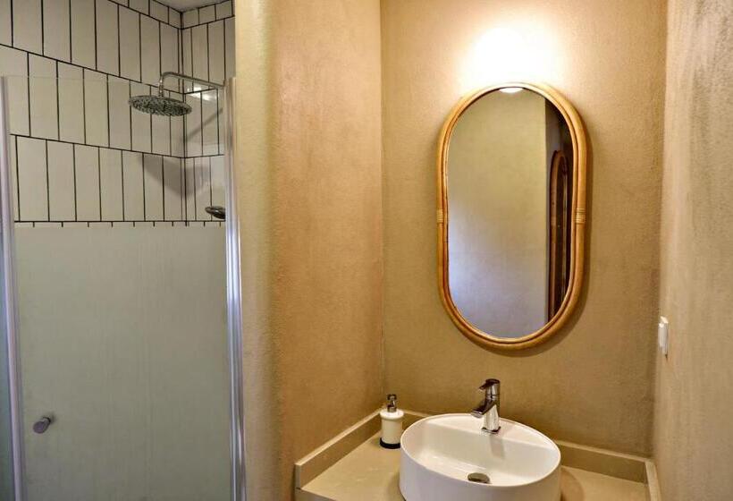 اتاق لوکس, Bono Hotel Old Town